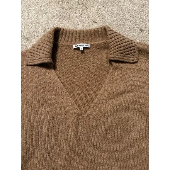 Reformation Beckie Cashmere Collared V Neck Sweater in Panko Camel Beige Tan - Picture 7 of 11